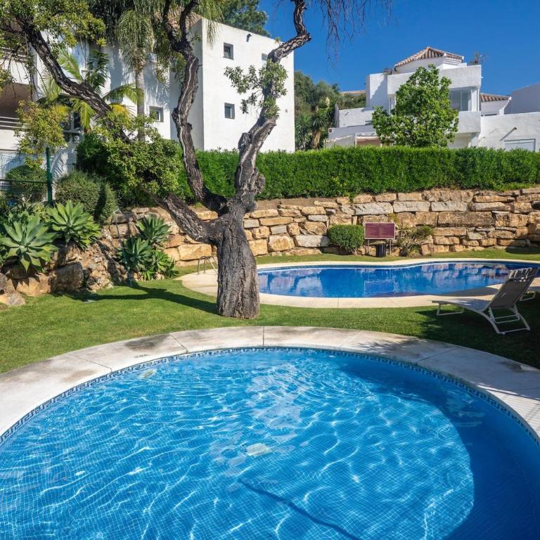 Atico Dúplex en Estepona con Vistas al Mar y Montaña a 10 min de la Playa - Apartamento de 3 dormitorios - 66