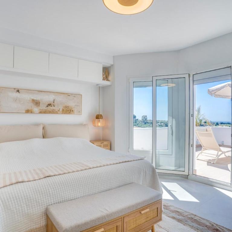 Atico Dúplex en Estepona con Vistas al Mar y Montaña a 10 min de la Playa - Apartamento de 3 dormitorios - 38