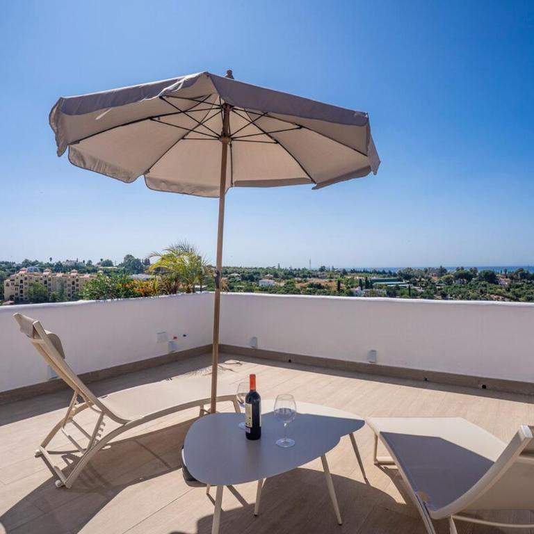 Atico Dúplex en Estepona con Vistas al Mar y Montaña a 10 min de la Playa - Apartamento de 3 dormitorios - 43