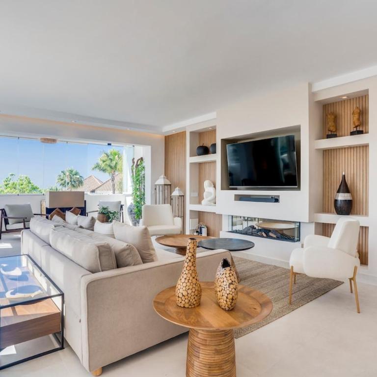 Atico Dúplex en Estepona con Vistas al Mar y Montaña a 10 min de la Playa - Apartamento de 3 dormitorios - 11