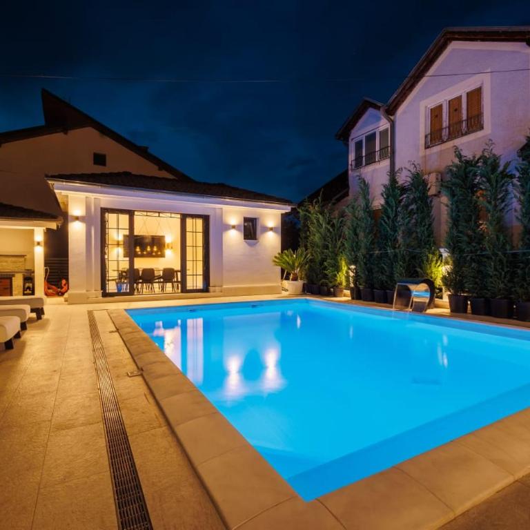 Marble Luxury House - Two-Bedroom Villa - 11