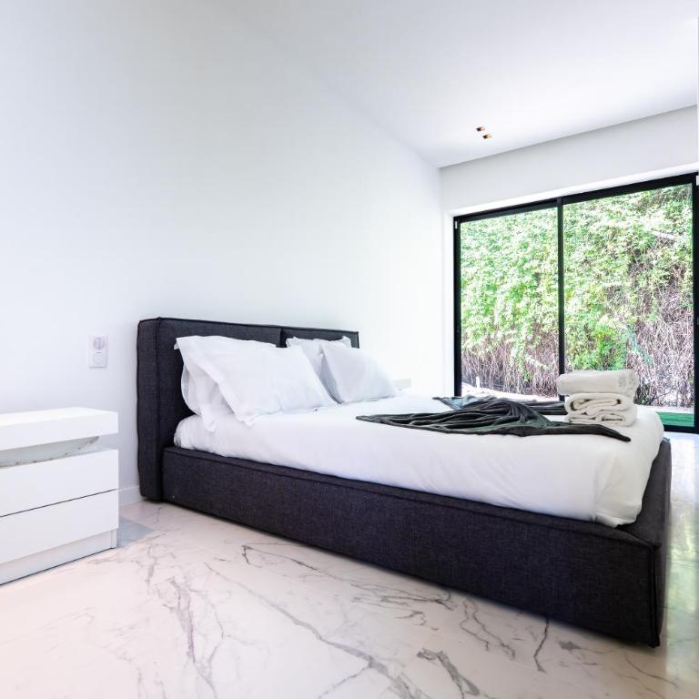 Villa L'oasis, piscine intérieur, extérieur sauna, cinéma - Villa - 12