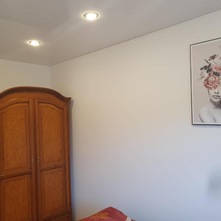 Ruhige 80 m2 Duplexwohnung mit Garten, 2 Bädern und Parkplatz nahe Innenstadt - Two-Bedroom Apartment - 17