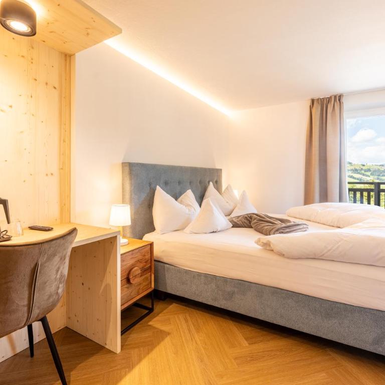 Boutique Hotel Pradell - Camera King con Vista Montagne - 13