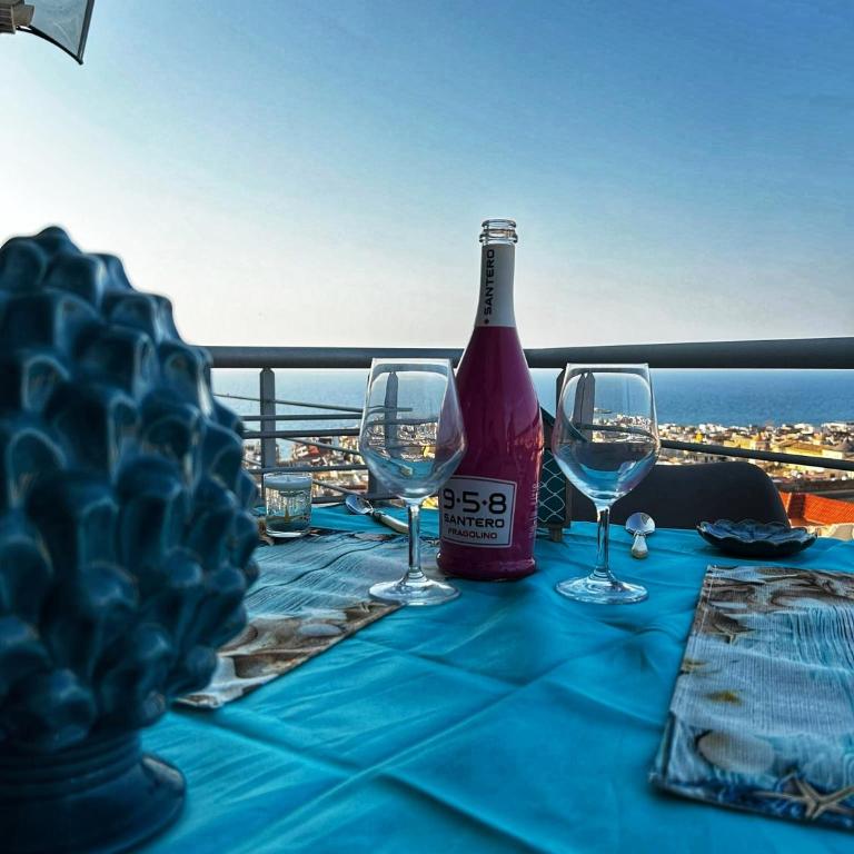 Sole Blue Apartment - Three-Bedroom Apartment with Sea View - 18