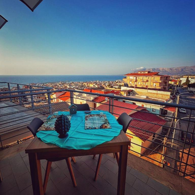 Sole Blue Apartment - Three-Bedroom Apartment with Sea View - 16