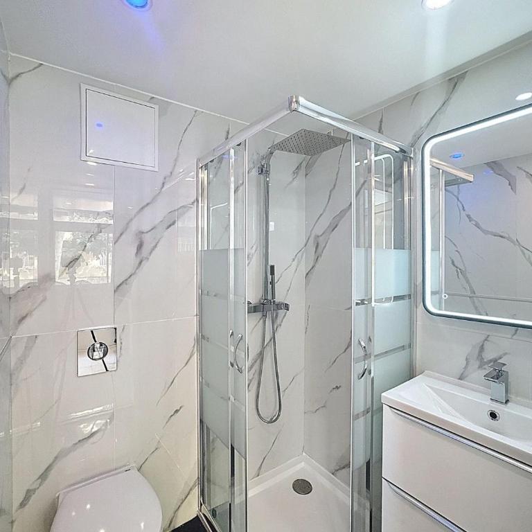 Apparte front de mer avec Jacuzzi & Clim - Studio with Spa Bath - 15