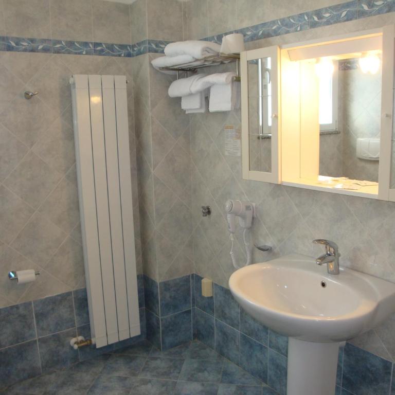 Andoramare B&B - Camera Matrimoniale con Bagno Privato - 4