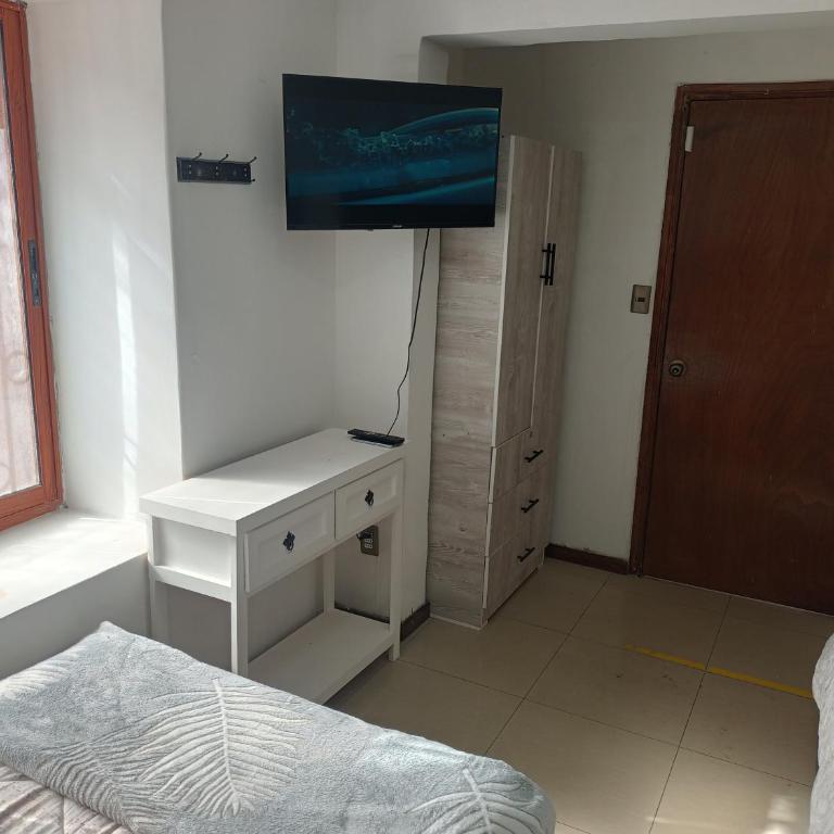 Hostal O'Higgins - Quadruple Room with Private Bathroom - 3