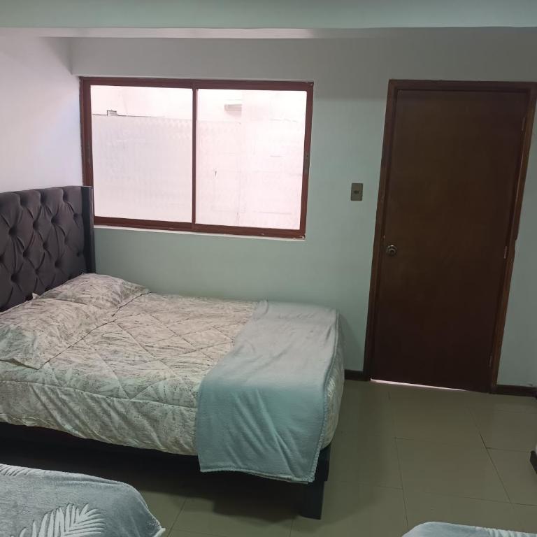 Hostal O'Higgins - Quadruple Room with Private Bathroom - 13
