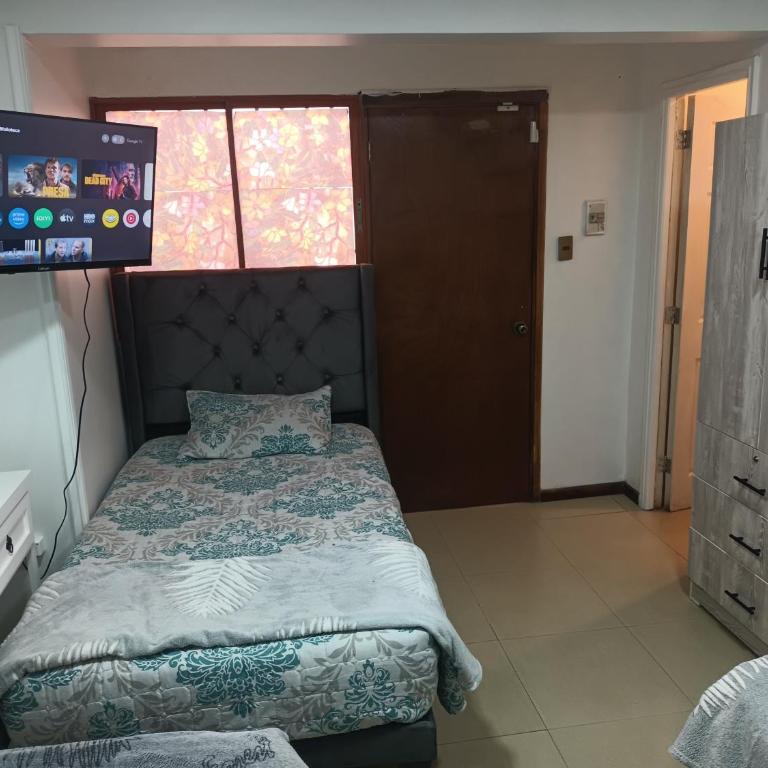 Hostal O'Higgins - Triple Room with Private Bathroom - 3
