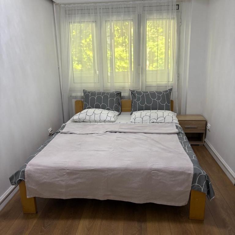 Apartments Sat - Apartman sa 3 Spavaće Sobe i Balkonom - 11