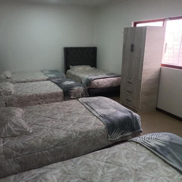 Hostal O'Higgins - Family Room with Private Bathroom - 5