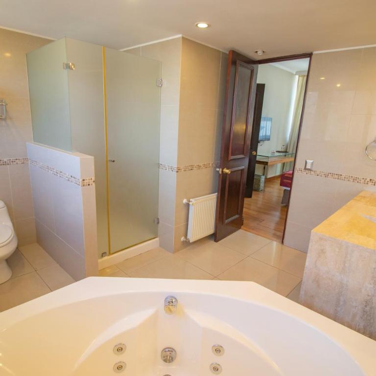 Hotel Frontera - Suite with Hot Tub - 3