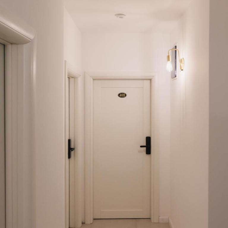Hotel Navis - Deluks Dvokrevetna Soba sa Bračnim Krevetom i Pogledom na More - 10