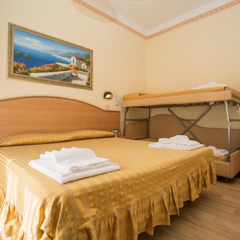 Albergo Ristorante Pozzi - Camera Quadrupla con Balcone - 2