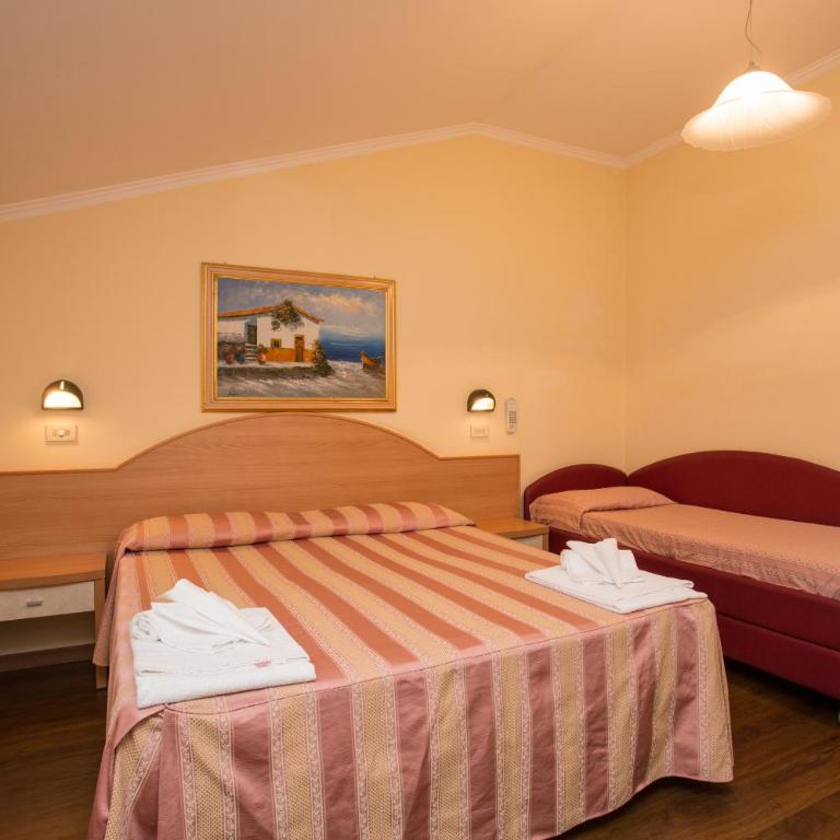 Albergo Ristorante Pozzi - Camera Tripla con Balcone - 1