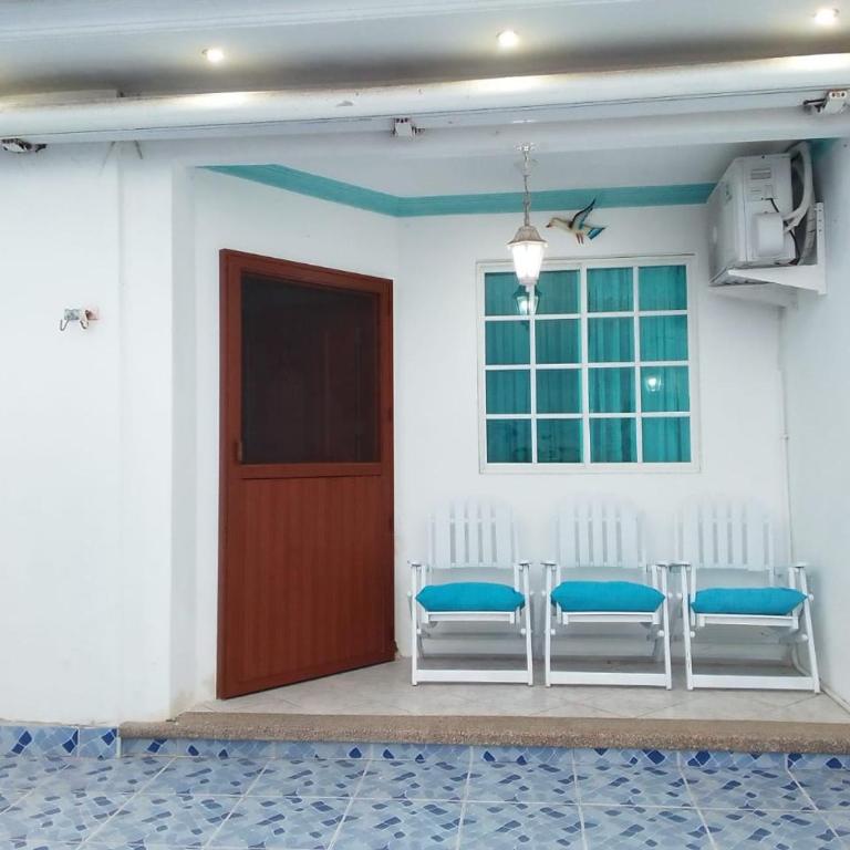 Alquilo acogedora villa Familiar en Salinas, a pocos minutos de centro comercial y playas! - Villa de 3 dormitorios - 5