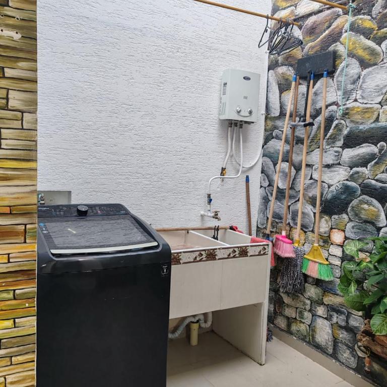 Family Home, 3 minutes from the Airport, parking - Three-Bedroom House - 21