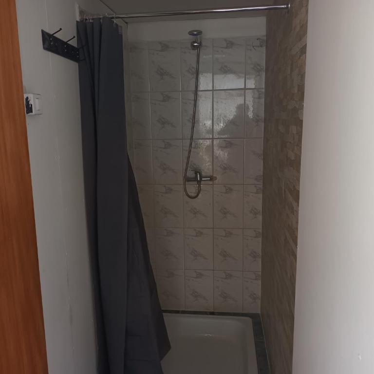 Hostal O'Higgins - Quadruple Room with Private Bathroom - 26