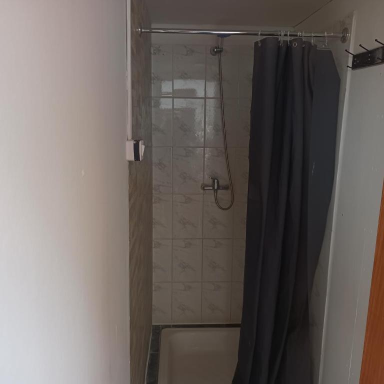 Hostal O'Higgins - Quadruple Room with Private Bathroom - 27
