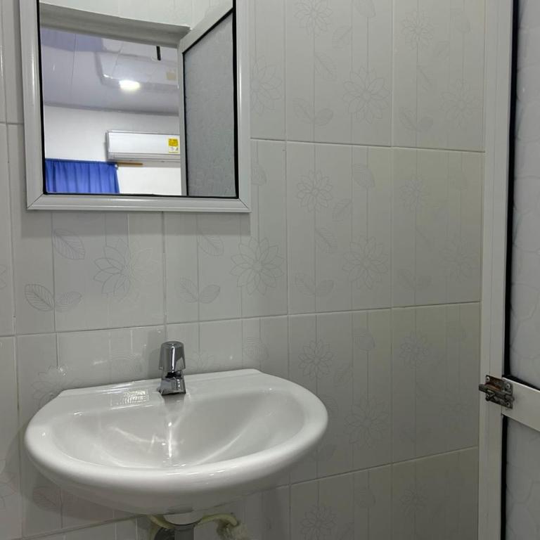 Hotel Malive - Habitación Cuádruple Clásica - 5