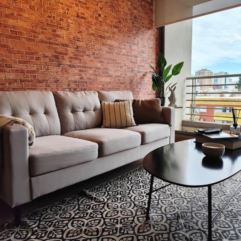 Moderno y luminoso depto en el centro de concepción a pasos del mall del centro y UDEC - One-Bedroom Apartment with Balcony and City View - 18
