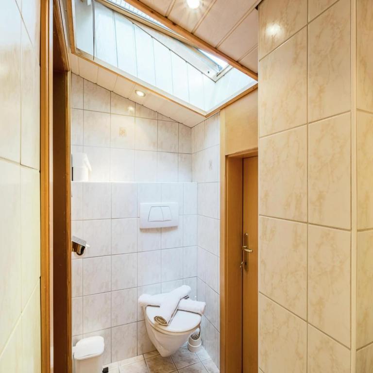 Chalet in Fügen near Ski Lift Spieljoch - Six-Bedroom Apartment - 28