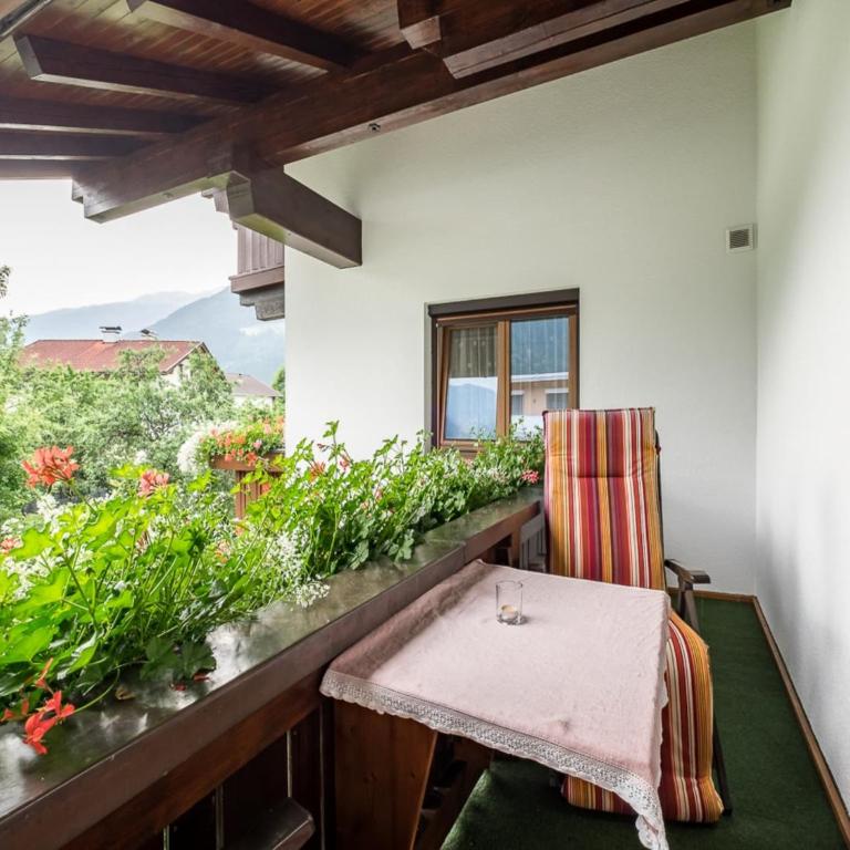 Chalet in Fügen near Ski Lift Spieljoch - Six-Bedroom Apartment - 30