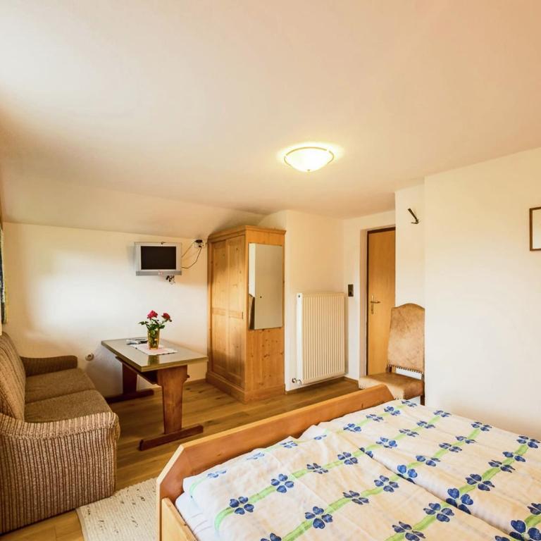 Chalet in Fügen near Ski Lift Spieljoch - Six-Bedroom Apartment - 17