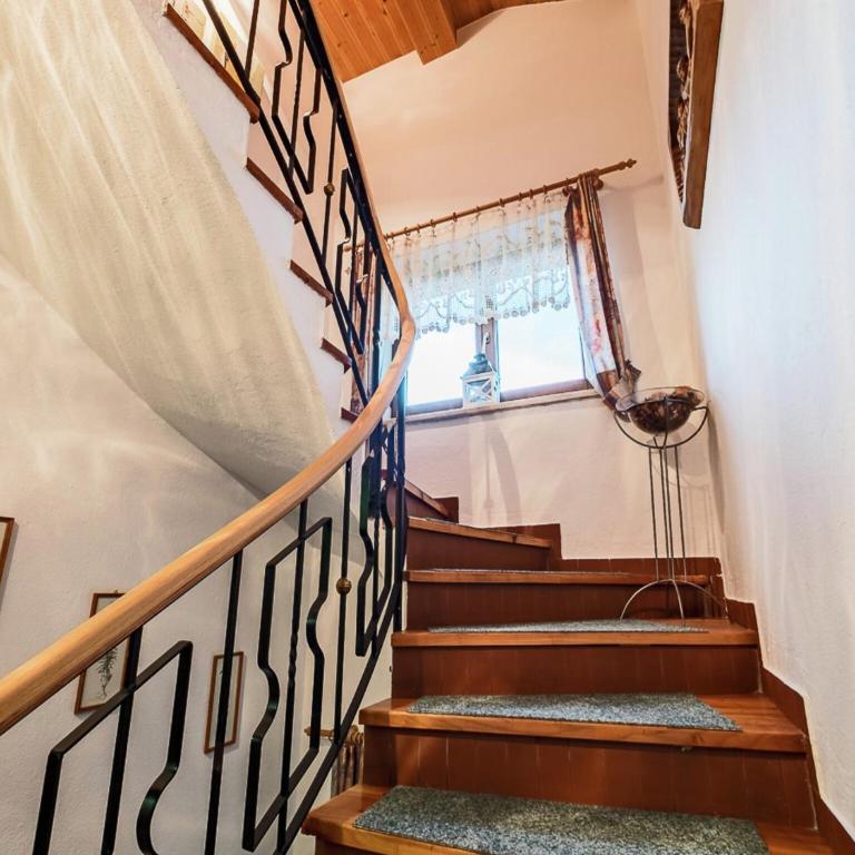 Chalet in Fügen near Ski Lift Spieljoch - Six-Bedroom Apartment - 9