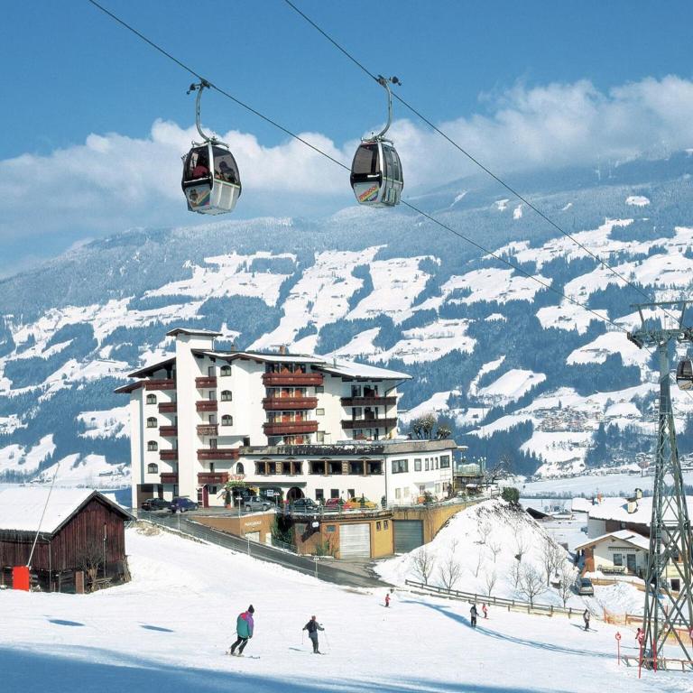 Chalet in Fügen near Ski Lift Spieljoch - Six-Bedroom Apartment - 32