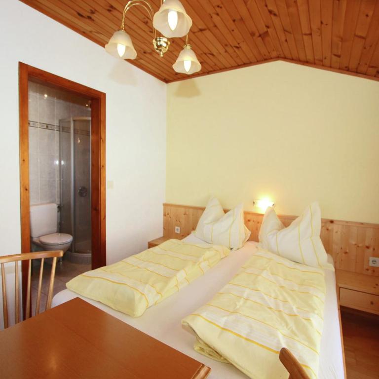 Chalet in Fügen near Ski Lift Spieljoch - Six-Bedroom Apartment - 22