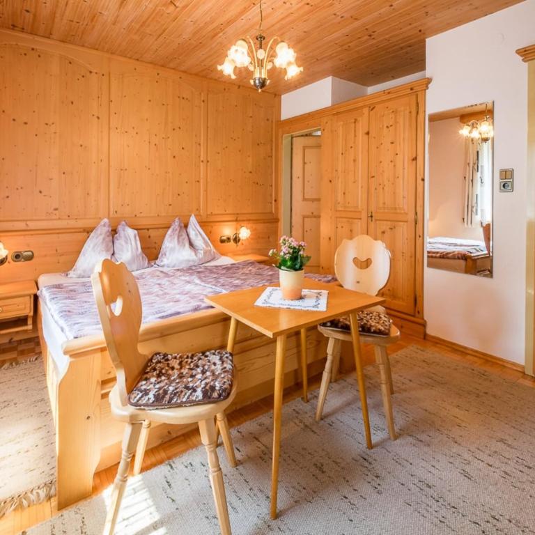 Chalet in Fügen near Ski Lift Spieljoch - Six-Bedroom Apartment - 11