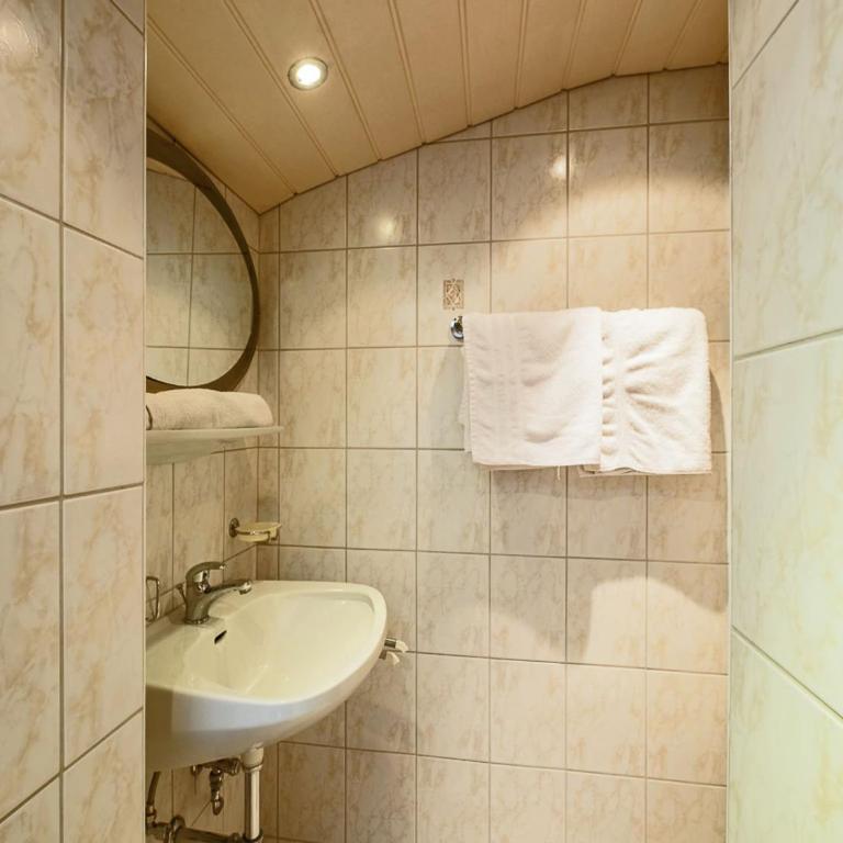 Chalet in Fügen near Ski Lift Spieljoch - Six-Bedroom Apartment - 27