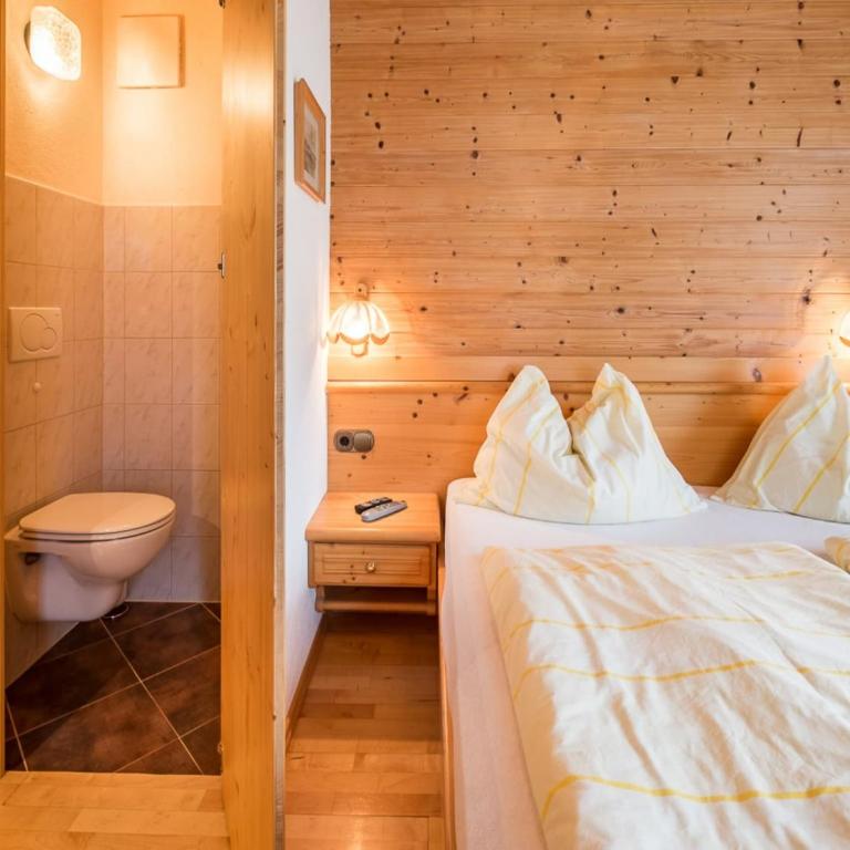 Chalet in Fügen near Ski Lift Spieljoch - Six-Bedroom Apartment - 16