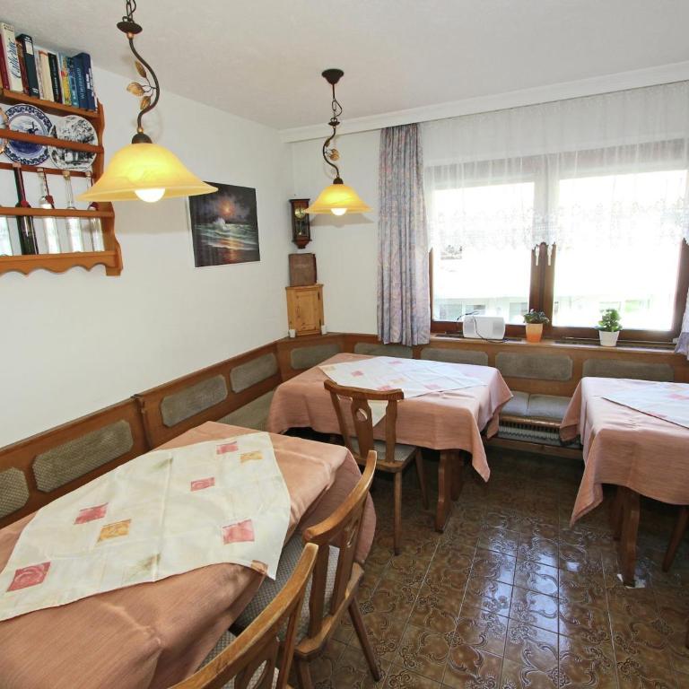 Chalet in Fügen near Ski Lift Spieljoch - Six-Bedroom Apartment - 4