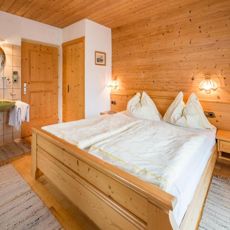 Chalet in Fügen near Ski Lift Spieljoch - Six-Bedroom Apartment - 14