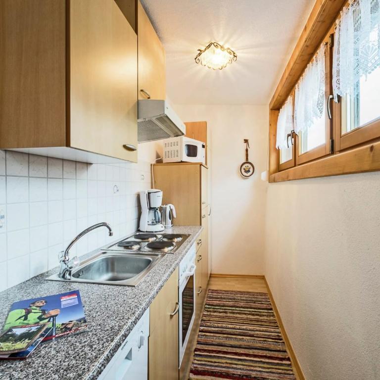 Chalet in Fügen near Ski Lift Spieljoch - Six-Bedroom Apartment - 8