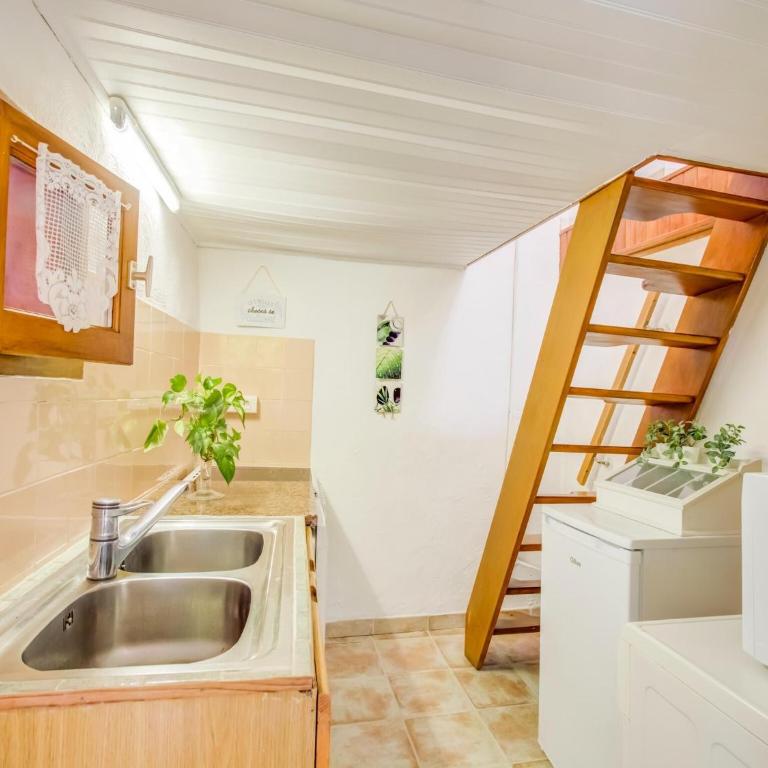 Peaceful Garden Retreat, Berre - Maison de Vacances 1 Chambre - 3