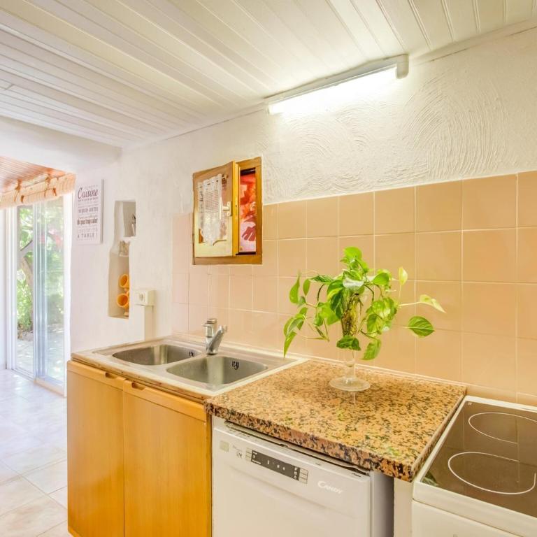 Peaceful Garden Retreat, Berre - Maison de Vacances 1 Chambre - 10