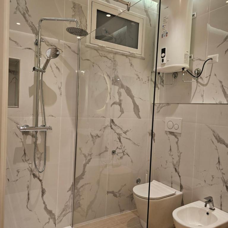 Casa Raffaella Apartment and room - Deluxe Triple Room - 9