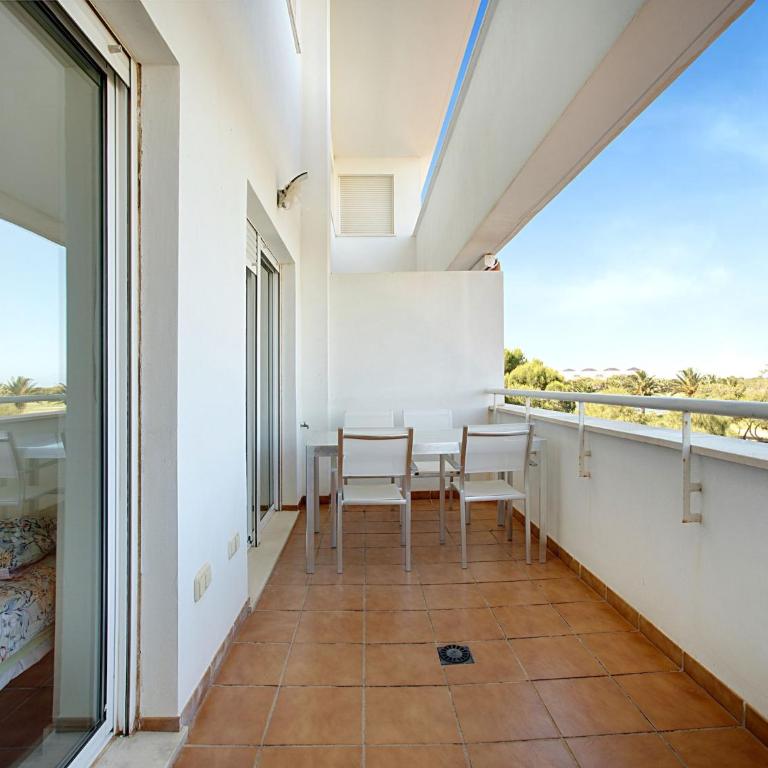 Beachside Apartment with Pool - Two-Bedroom Apartment - 27