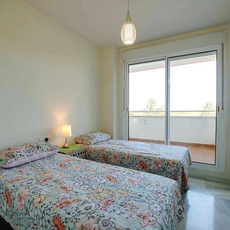 Beachside Apartment with Pool - Two-Bedroom Apartment - 18