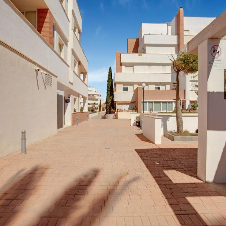 Beachside Apartment with Pool - Two-Bedroom Apartment - 8