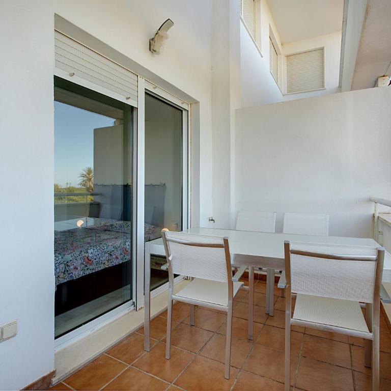 Beachside Apartment with Pool - Two-Bedroom Apartment - 28