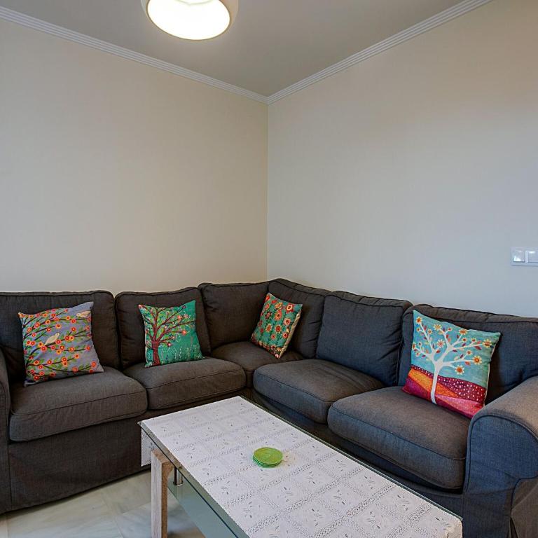 Beachside Apartment with Pool - Two-Bedroom Apartment - 13