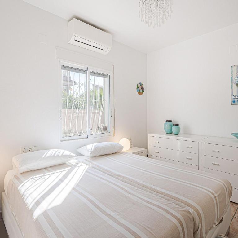 Sunny Poolside Stay in Busot - Three-Bedroom Vacation Home - 25