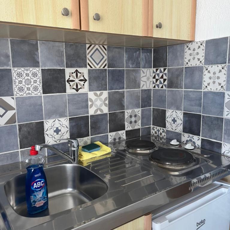 Apartments Kuljaca - Studio sa Balkonom i Delimičnim Pogledom na More - 5