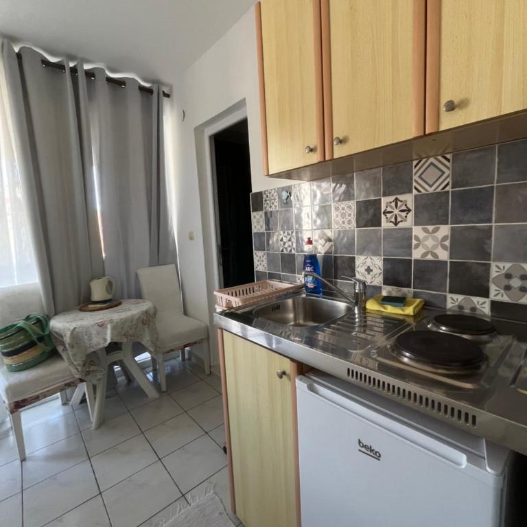 Apartments Kuljaca - Studio sa Balkonom i Delimičnim Pogledom na More - 3